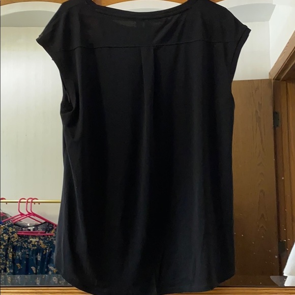 Super cute Elle top! - Picture 4 of 5